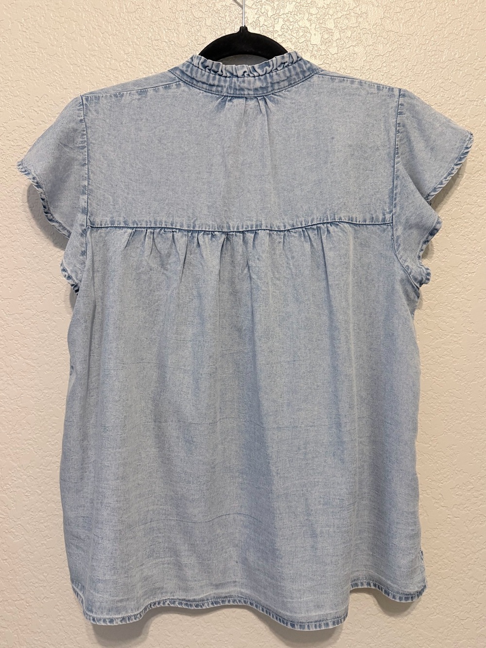 Jane + Delancey Chambray Ruffle Blouse | M | 100% Lyocell Button Front - Picture 3 of 9
